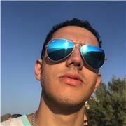 Étudiant polyvalent et sociable qui pourrait vous aider